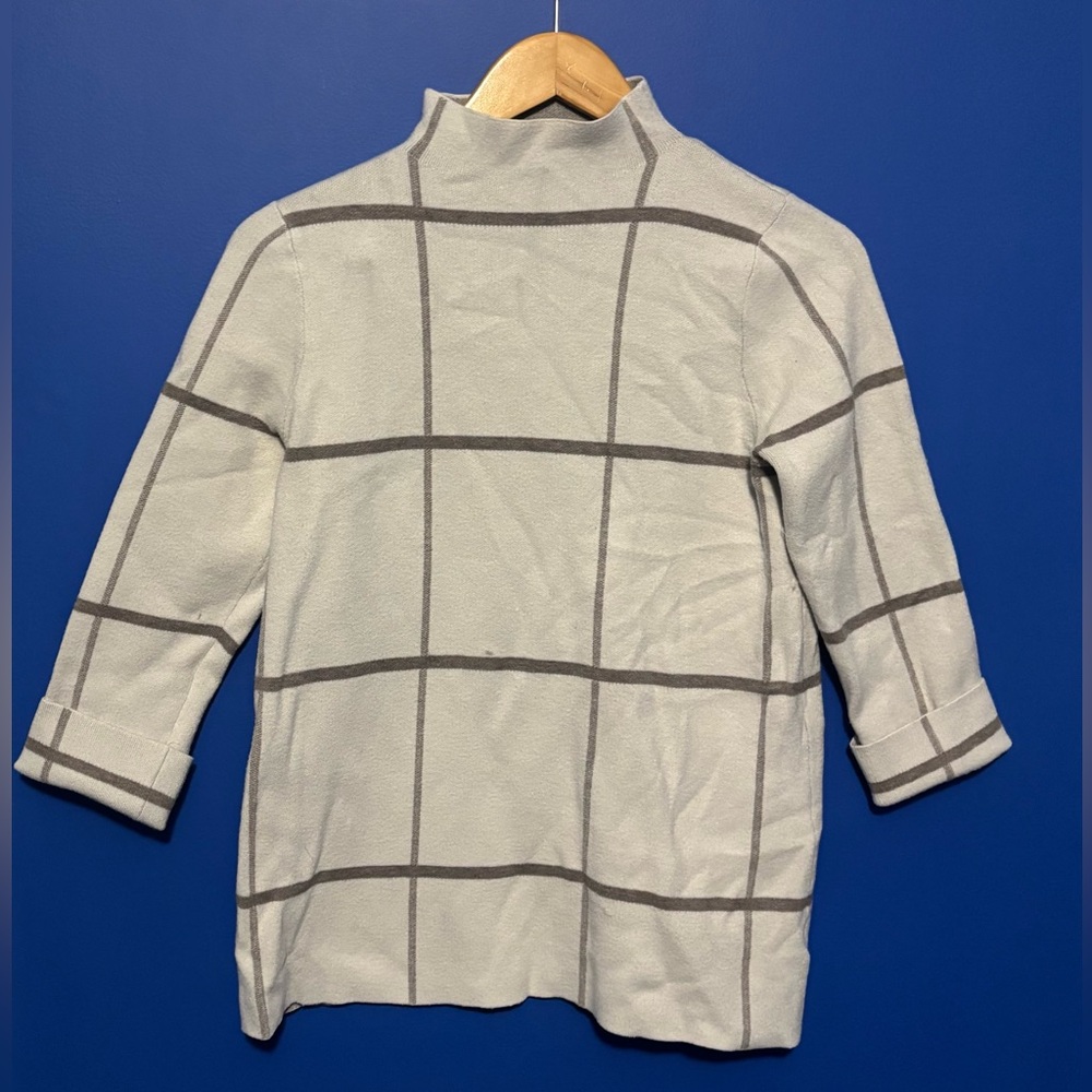 {Tahari} White and Gray Turtleneck Sweater women's size S